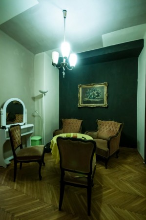 fekete szoba díszlete:étkező